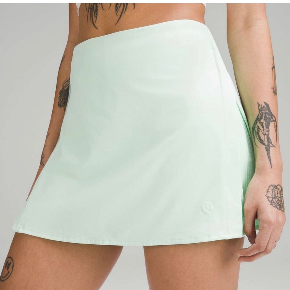 Ladies Lululemon Peek Pleat High Rise Skirt Mint Moment Size 4